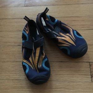 Size 11/12 water shoes - Great for beach or pool